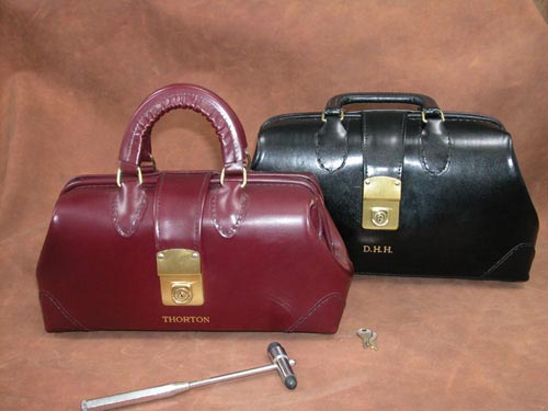 Specialist Boston Bag 16  (Pebble) Black - Precision Lab Works